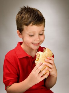 obesite-infantile-les-enfants-ne-reconnaissent-pas-la-satiete-et-ont-une-mauvaise-relation-a-la-nourriture-20072015233